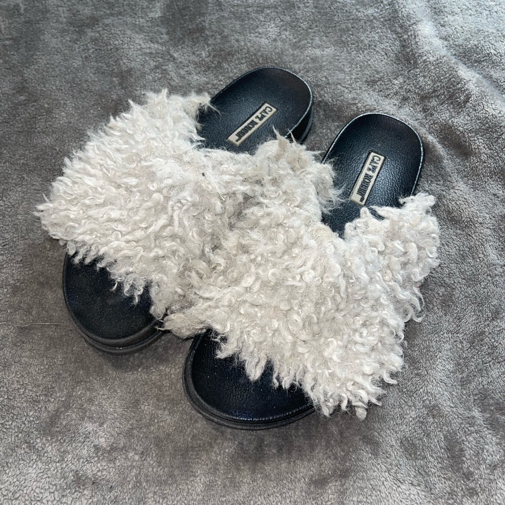 White fur slides